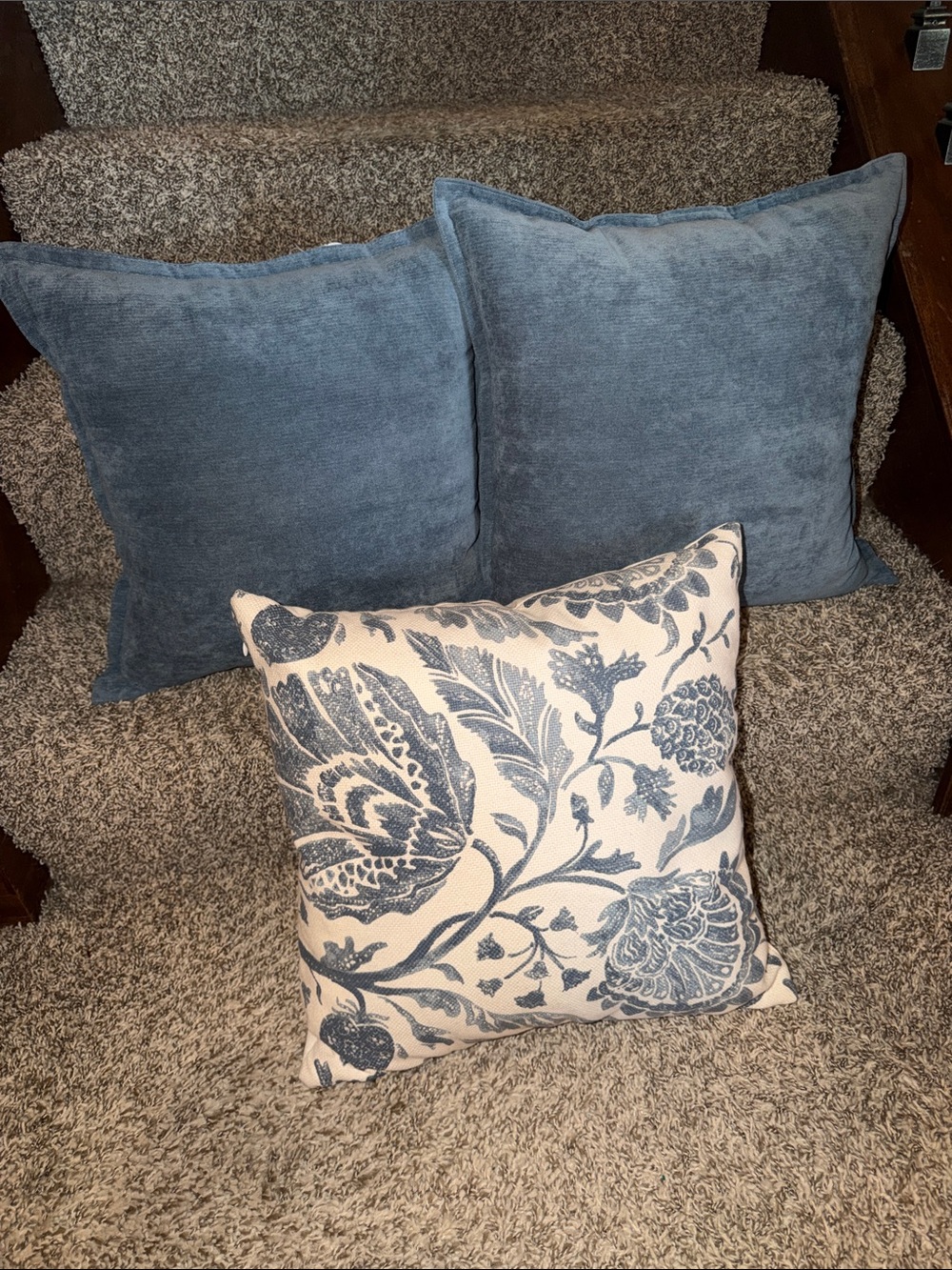 Blue Floral and Solid Accent Pillow Set - Home Accents